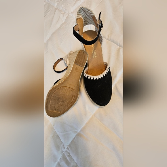 Shoes - Picture 3 of 3